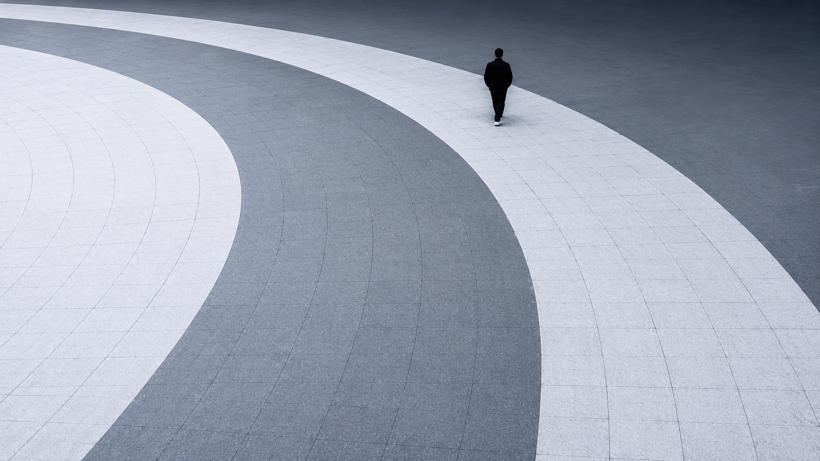 Soglia visiva per La Solitudine degli Invisibili: Quando il Silenzio Diventa Collettivo, costruita per accompagnare il racconto in Casa Creativa